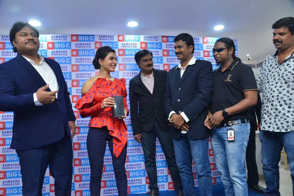 Samantha Launches Samsung S10e Mobile at Big C